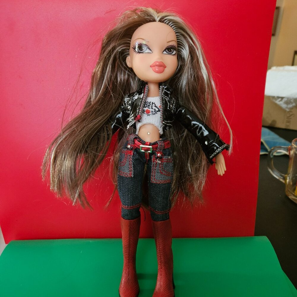 BRATZ ROCK ANGELZ 20YEAR SPECIAL EDITION FASHION DOLL CLOE